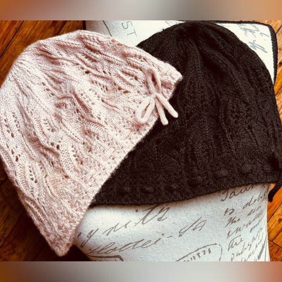 Women’s Knit Beanie/Hat with Bow Tie
One Size
Like New/Never Worn 
Pink - Picture 7 of 7